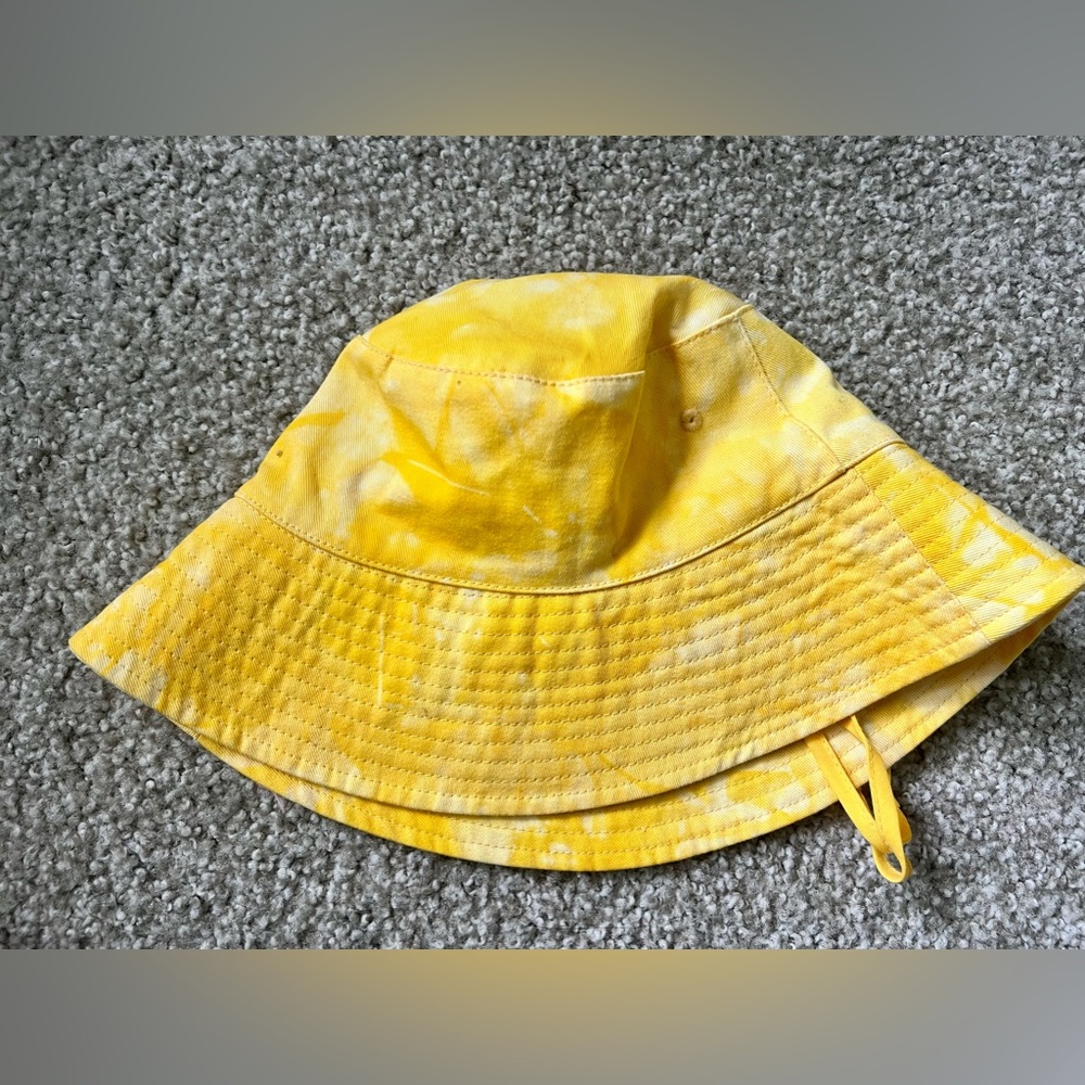 Bucket hat